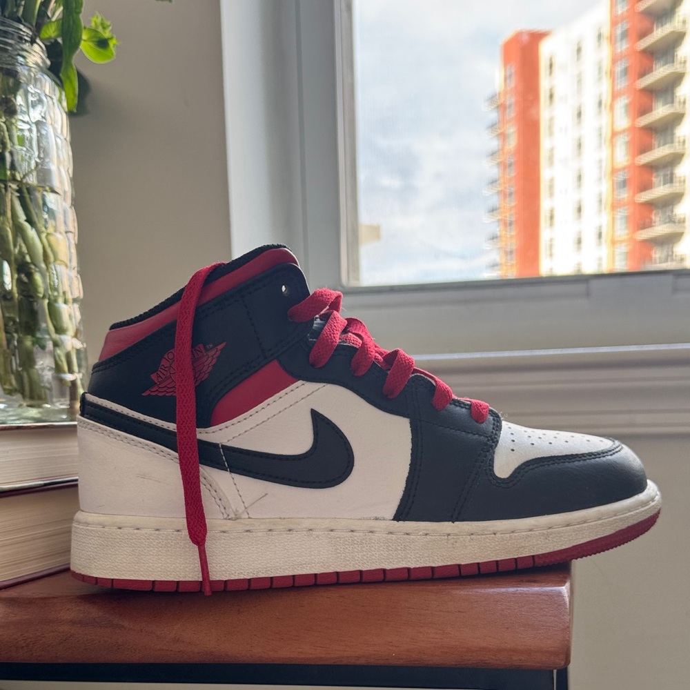 Nike Black and White Sneakers with Red Laces